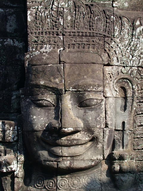 Khmer smiling statue